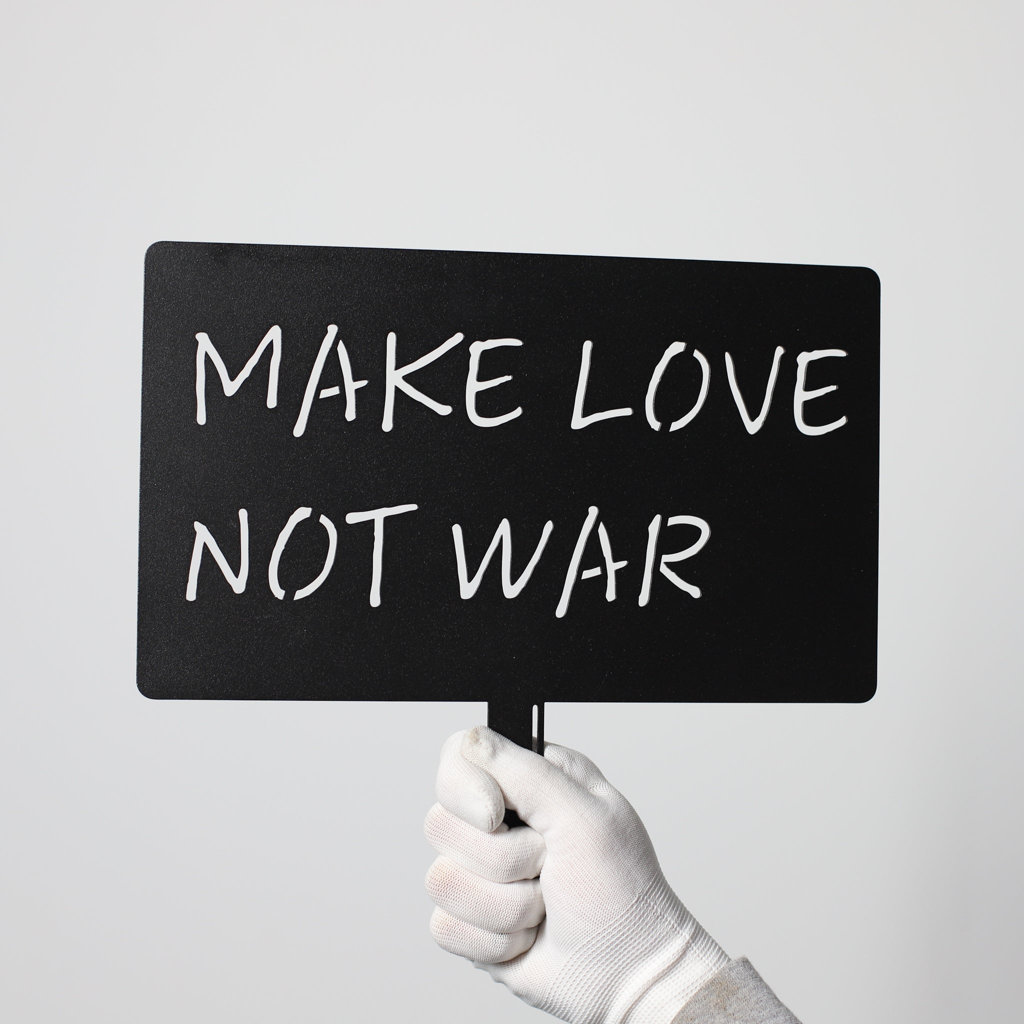 Make Love Not War Schild